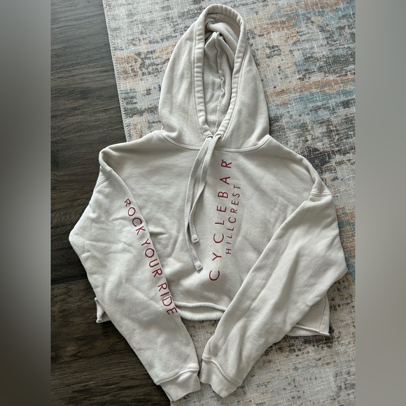 Cyclebar cropped hoodie - Picture 1 of 2